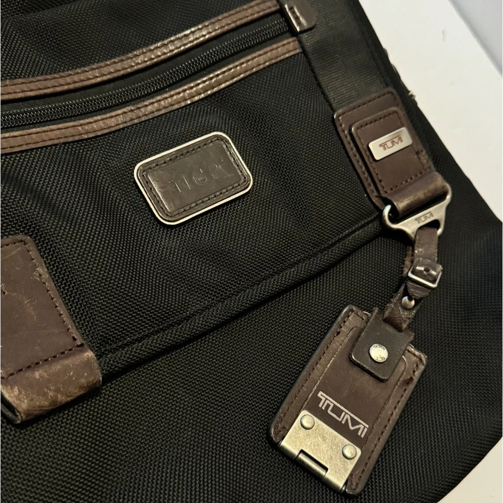 TUMI ALPHA BRAVO ANNAPOLIS CROSSBODY BAG - rarely used